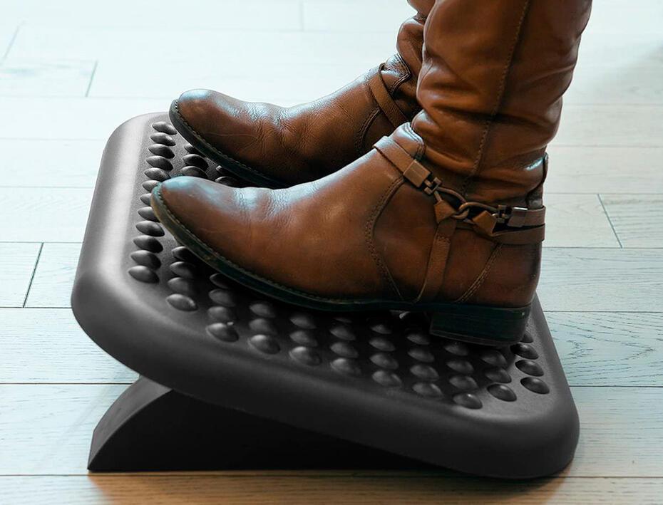 Apoio de pés q-connect plástico ajustável 448x325x90 mm.
